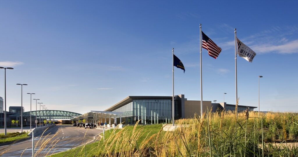 Aeropuerto De Wichita No Sufre Recortes Directos, Pero Enfrenta Consecuencias De La Reducción De Vuelos De La Faa - Noticias Notivalle