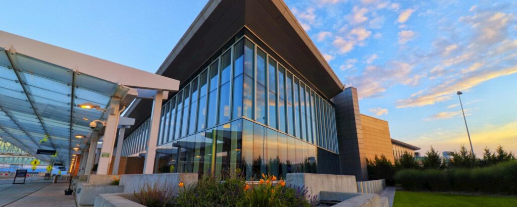 Cierre del Gobierno Causa Desastres en el Aeropuerto Nacional Eisenhower de Wichita - Noticias Notivalle