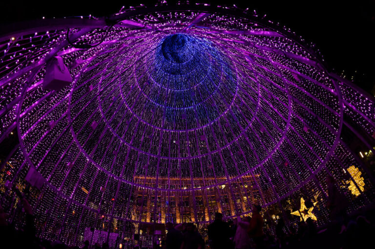 Por qué Denver mantiene sus decoraciones navideñas encendidas hasta enero