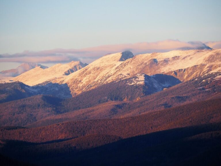 Nieve escasa deja a más de una docena de centros de esquí por debajo de lo normal