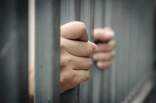 Arrestan a empleado de CCISD por acusación de agresión sexual