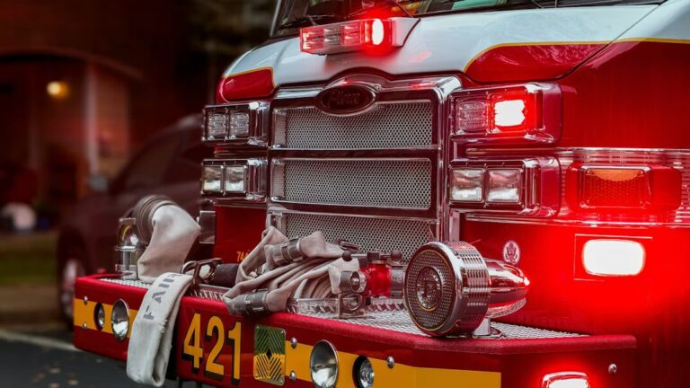 Camioneta se incendia en carretera US 77 al norte de Sinton